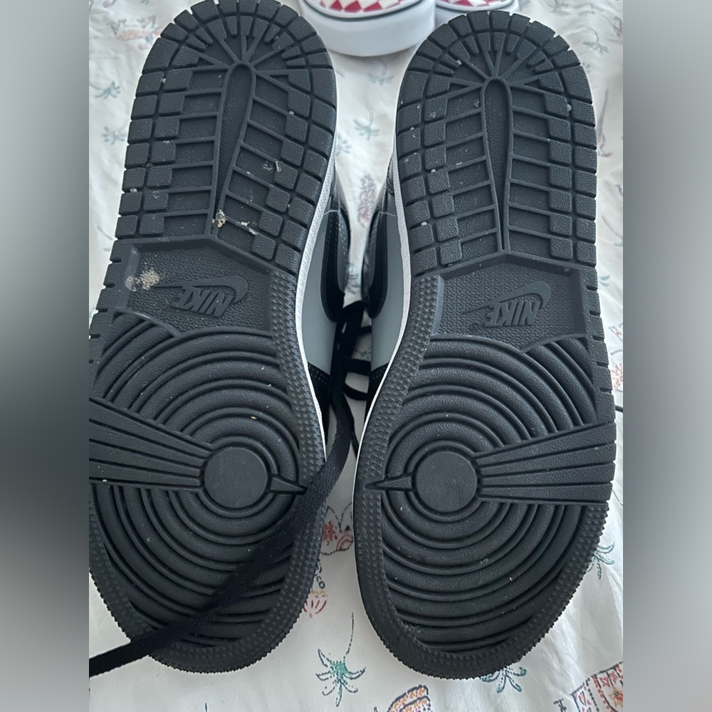 Jordan 1’s BARELY WORN